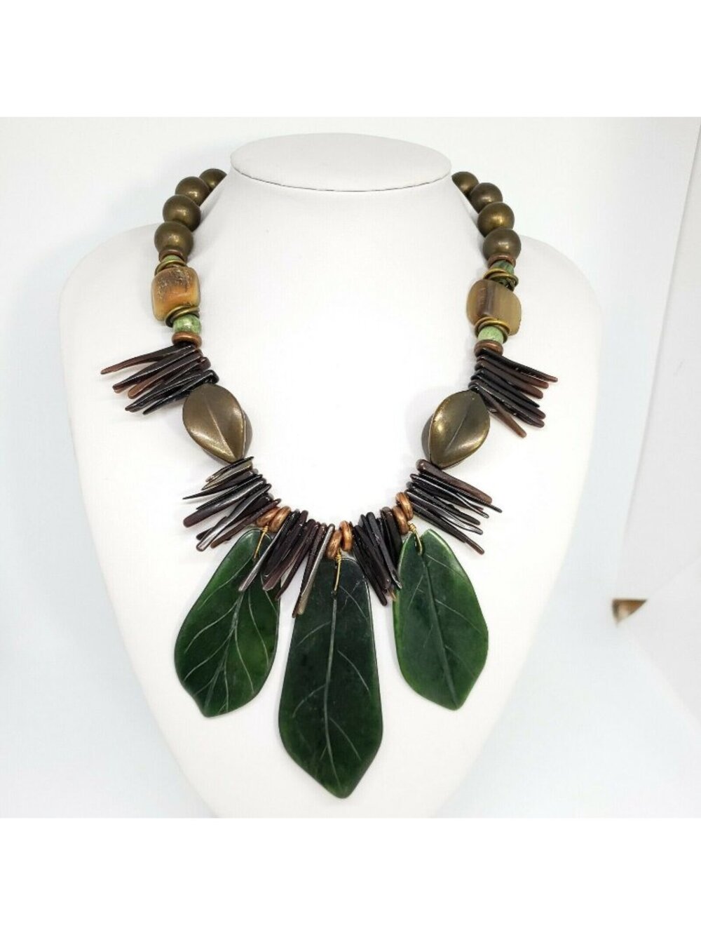 Vintage LES BERNARD Jade and Shell Sratement Necklace Chic Green Brown Choker